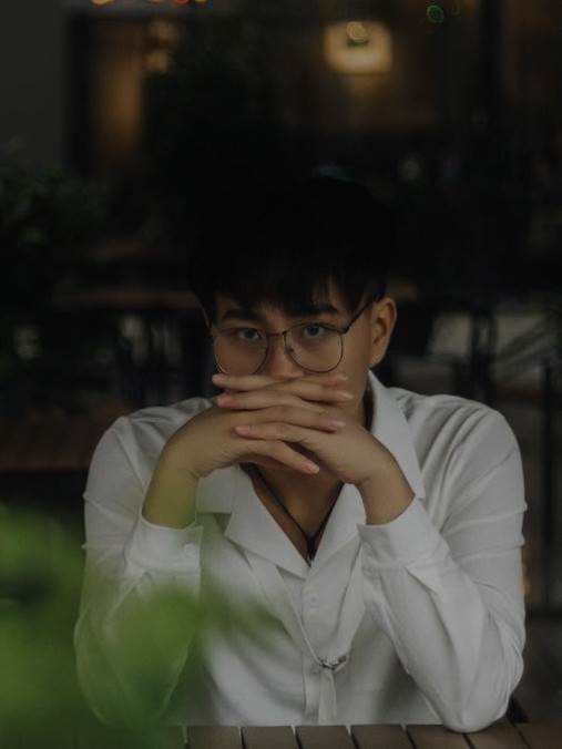 情人講他嫖過的娼。