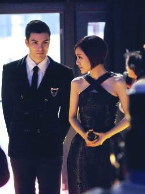 穿成惡毒女配的狗腿子