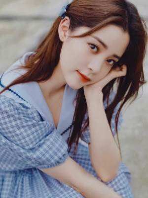 我的天然呆美女合租室友果然有問題！