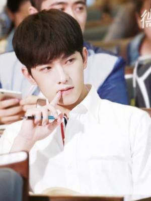 穿成電競男主的前女友