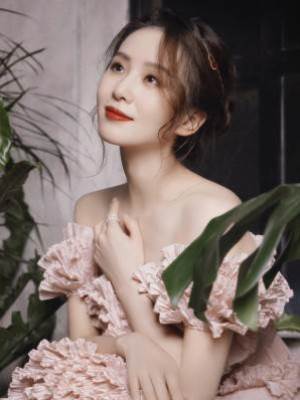 擺爛后我成為頂流明星